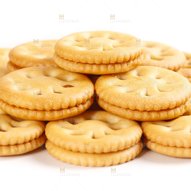 白底上放着夹心饼干