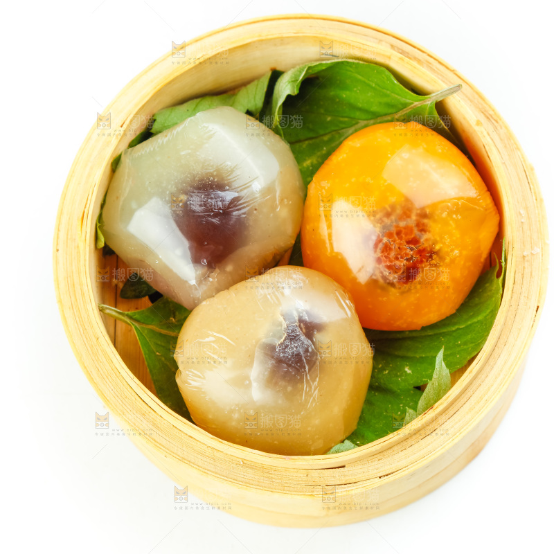 蒸第里放着彩色青团