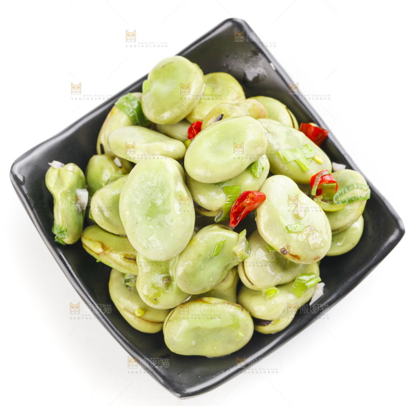 盘子里装着葱油蚕豆