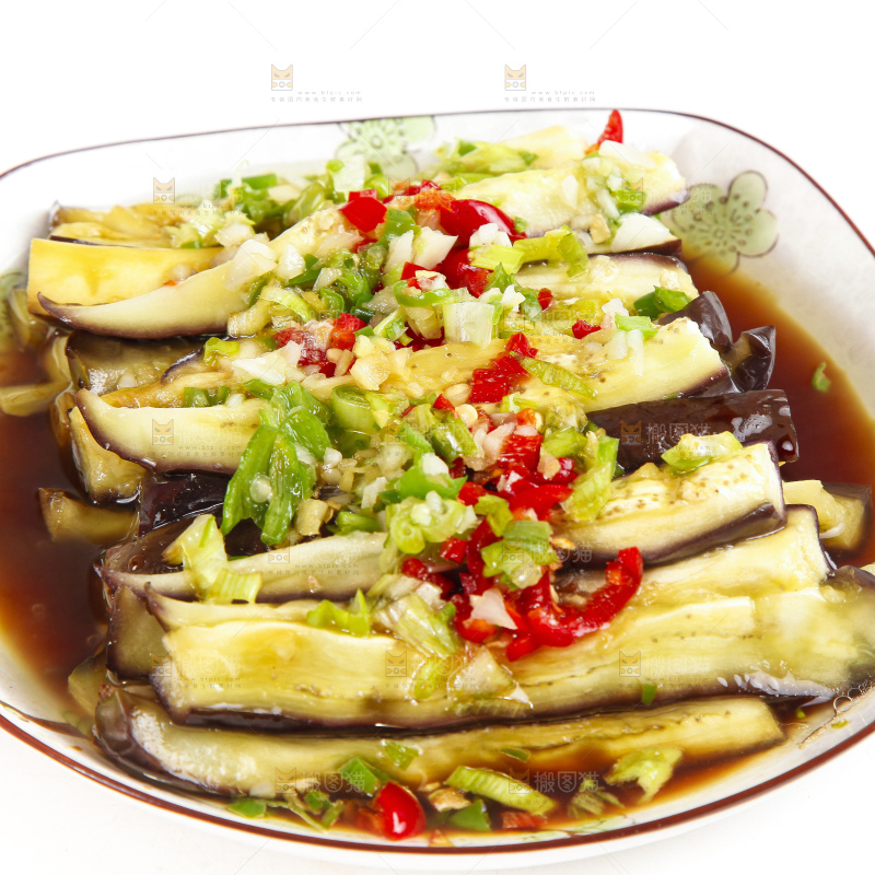 盘子里装着烧茄子