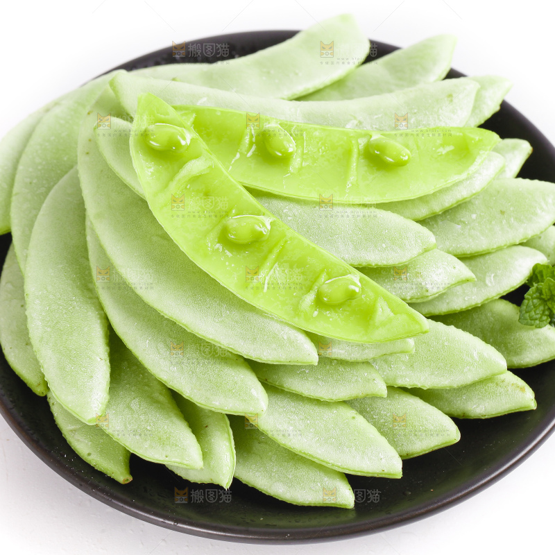 盘子里装着扁豆
