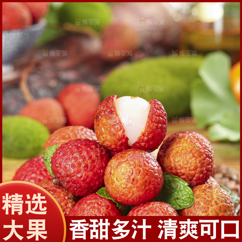 木底上摆放着鲜荔枝