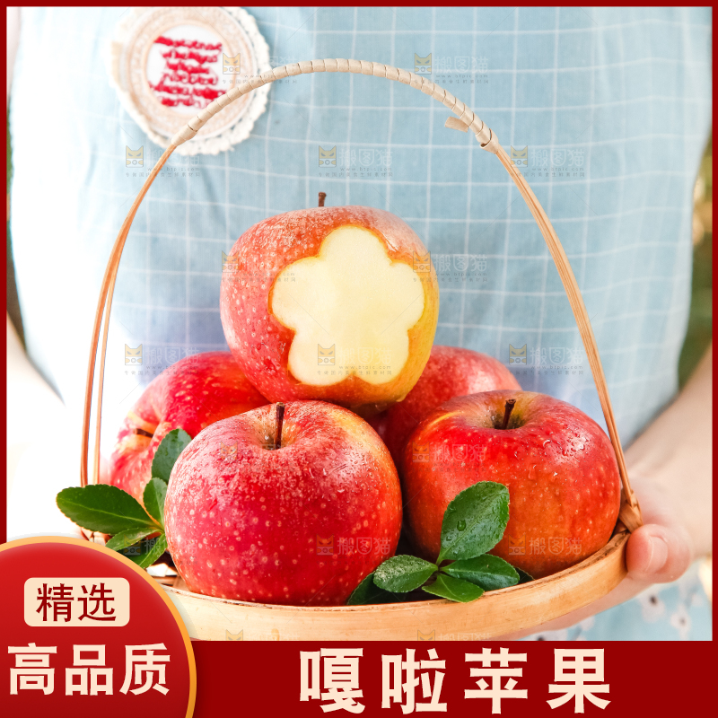 手里拿着嘎啦苹果