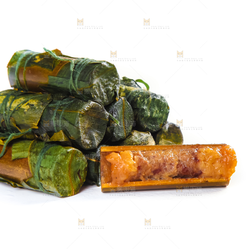 白底上放着竹筒肉粽