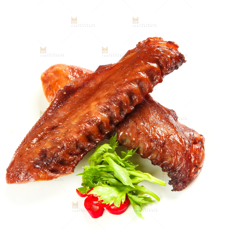 白底上放着酱香鸭翅