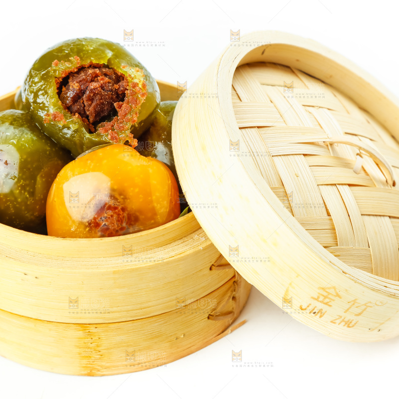蒸茏里放着青团