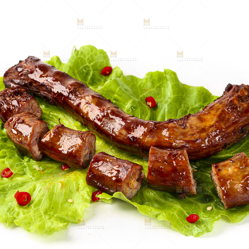 白底上放着酱香鸭脖