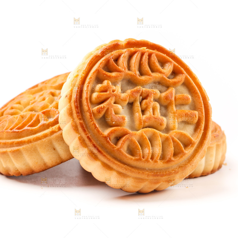 五仁月饼放在白底上