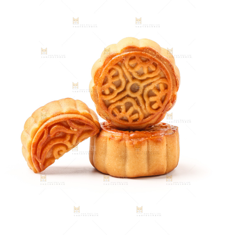 白底上放着水果月饼