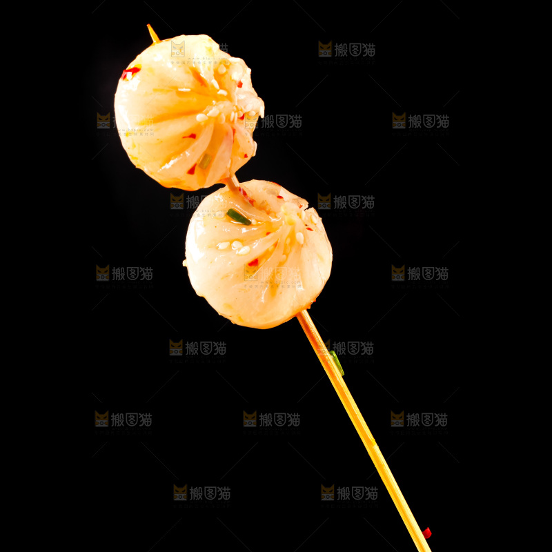 黑底上的包子串