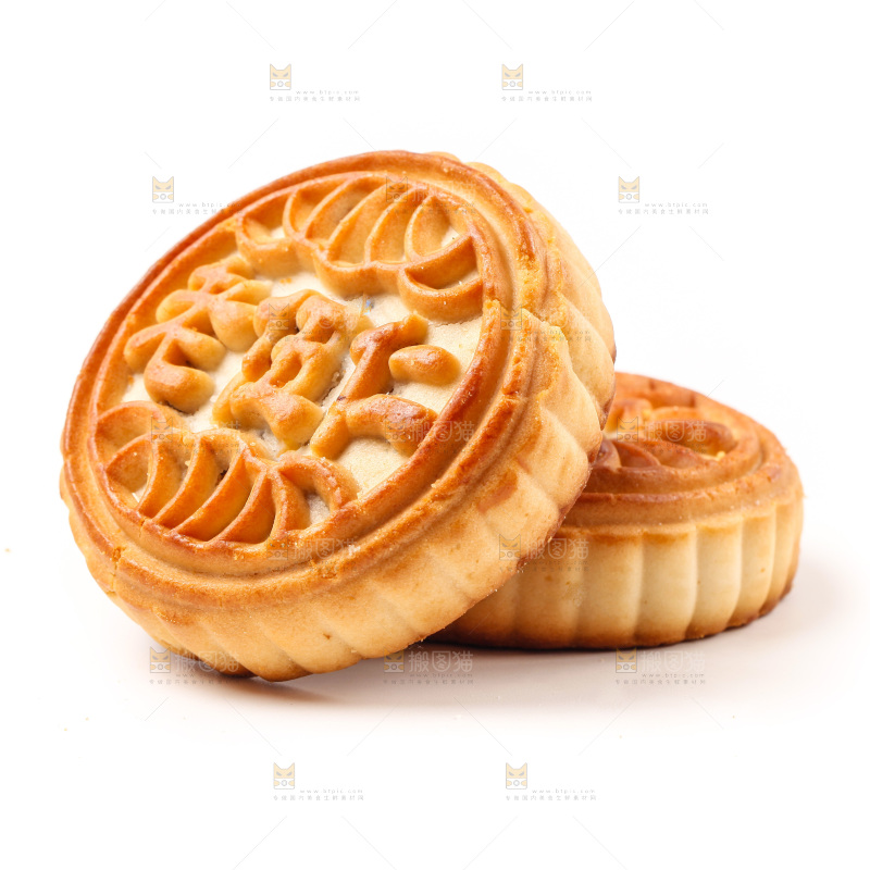 五仁月饼放在白底上
