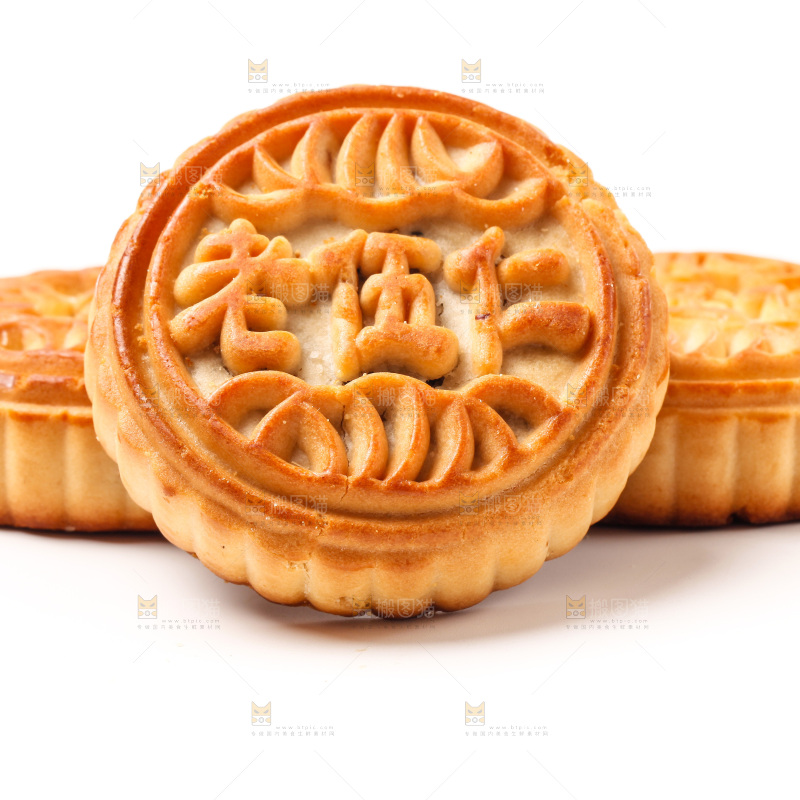 五仁月饼放在白底上