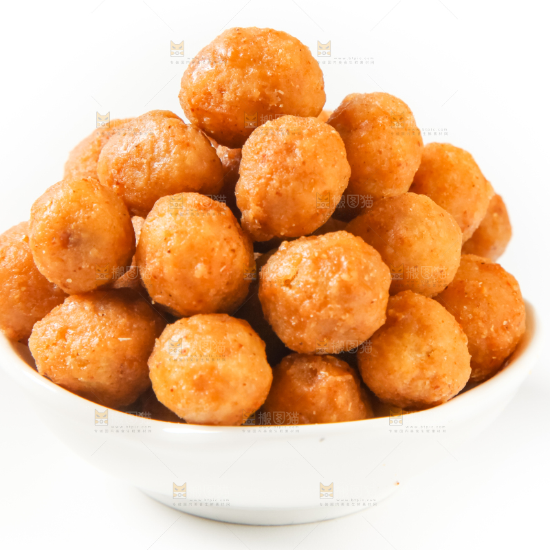 白底上放着多味花生