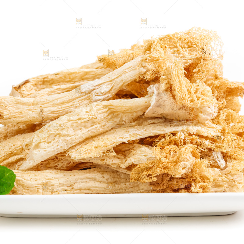 白底上的干竹荪