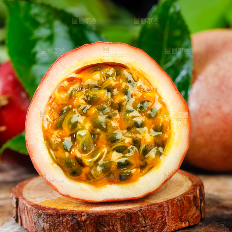 木底上放着广西百香果