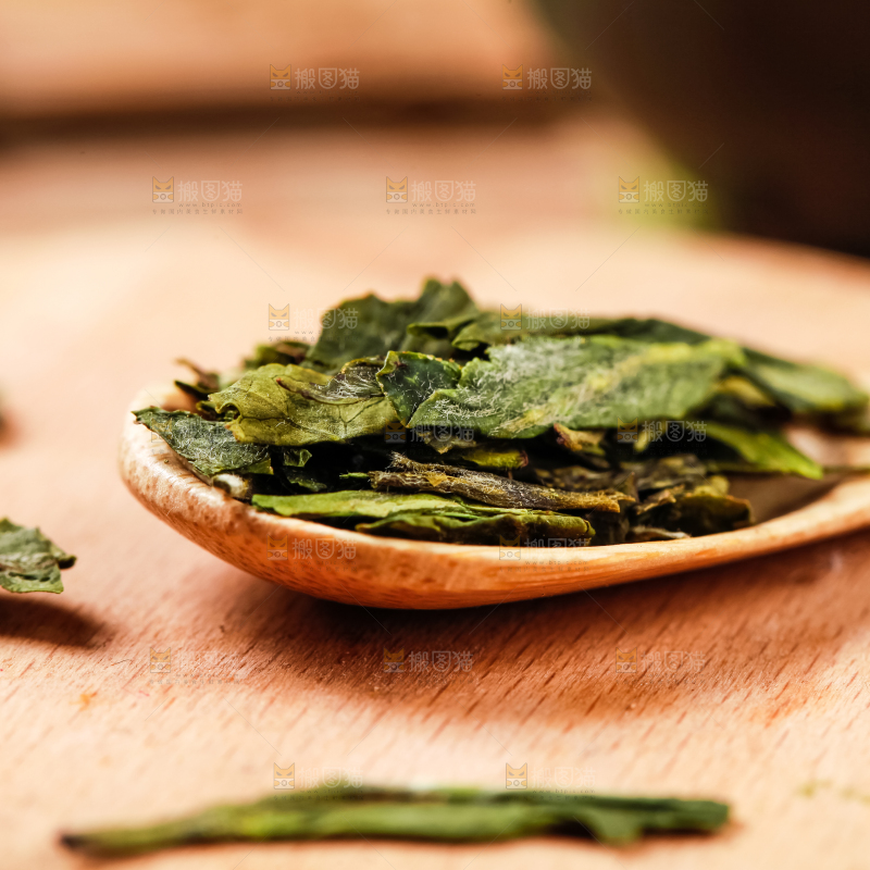 勺子上的茶叶