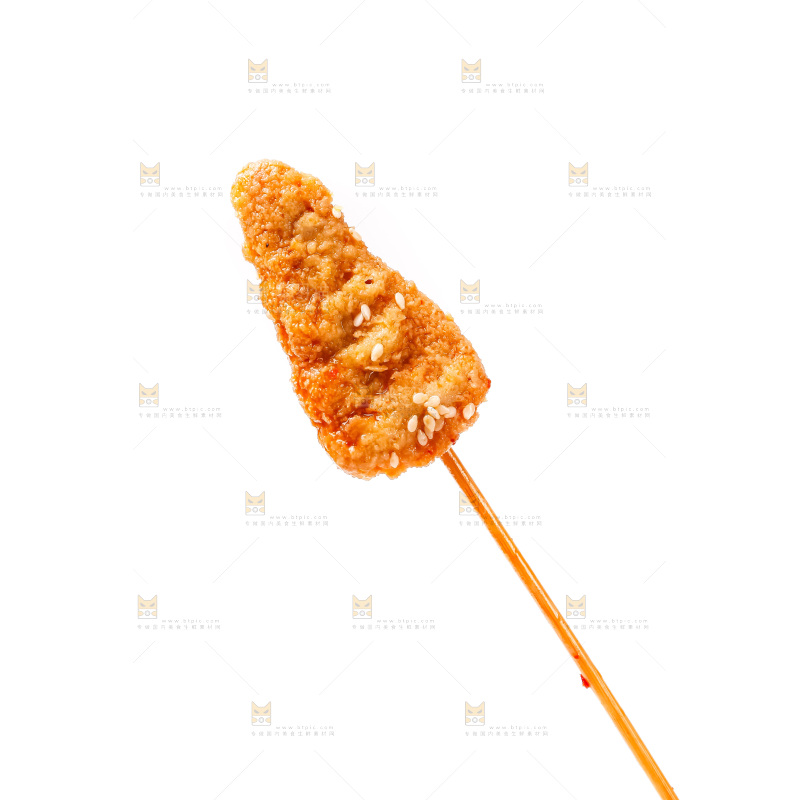 白底上的肉串