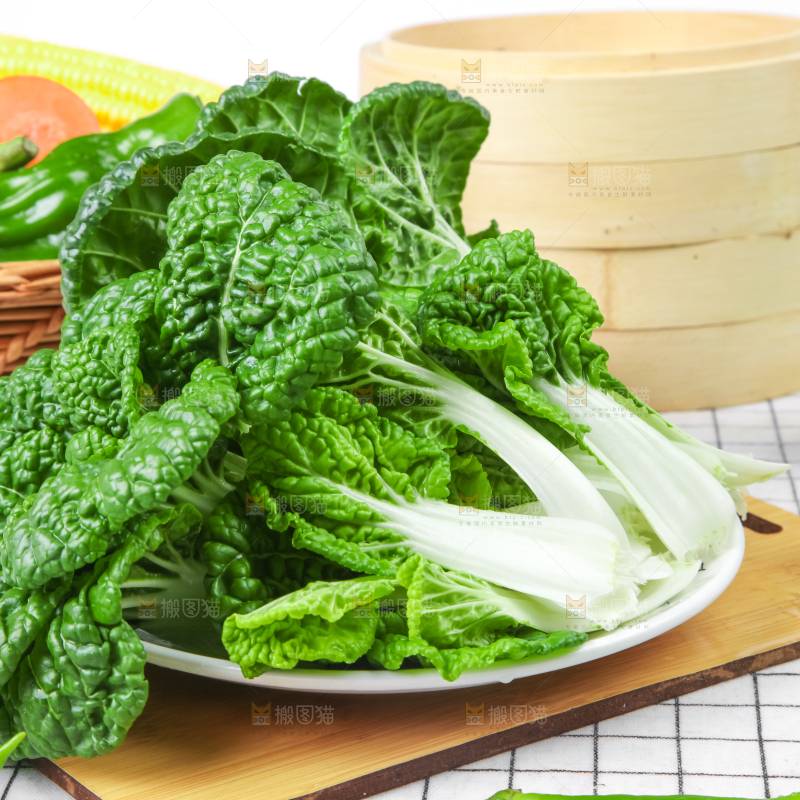 木板上的奶油白菜