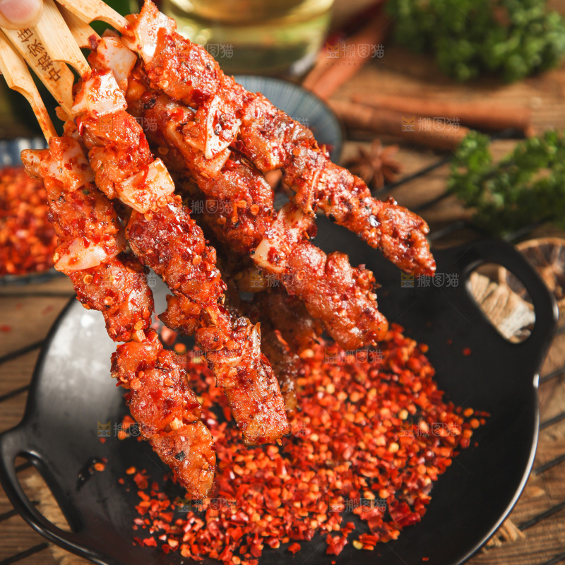 手拿一把肉串