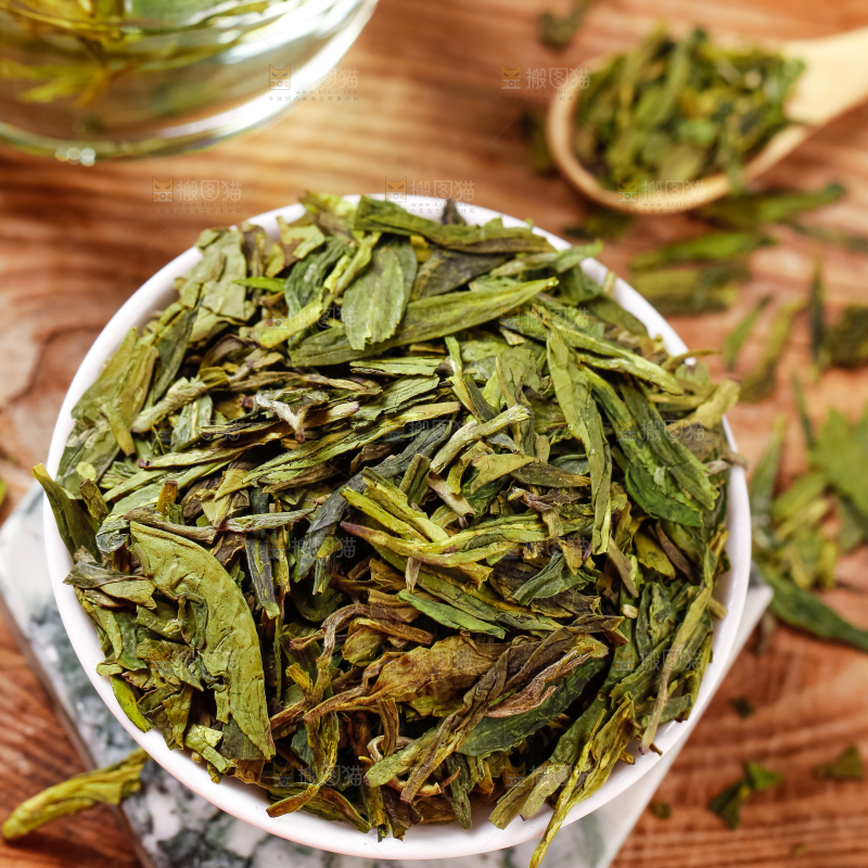 碟子里装着茶叶