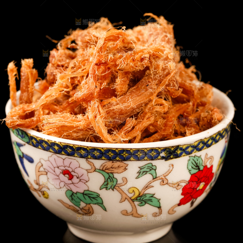 黑底上放着手撕肉干