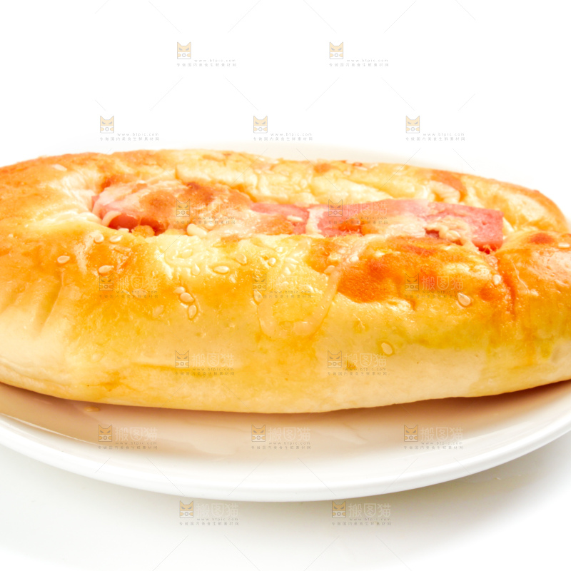 盘子里装着火腿面包