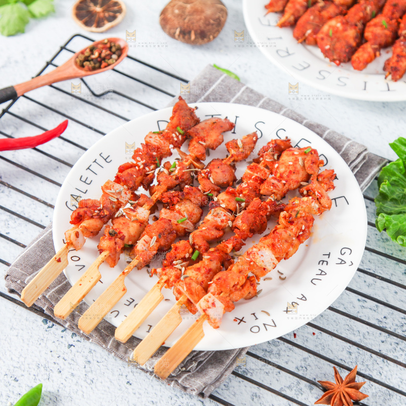 浅底上放着一盘骨肉相连