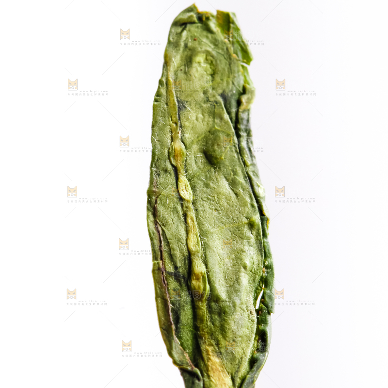 白底上的干茶叶