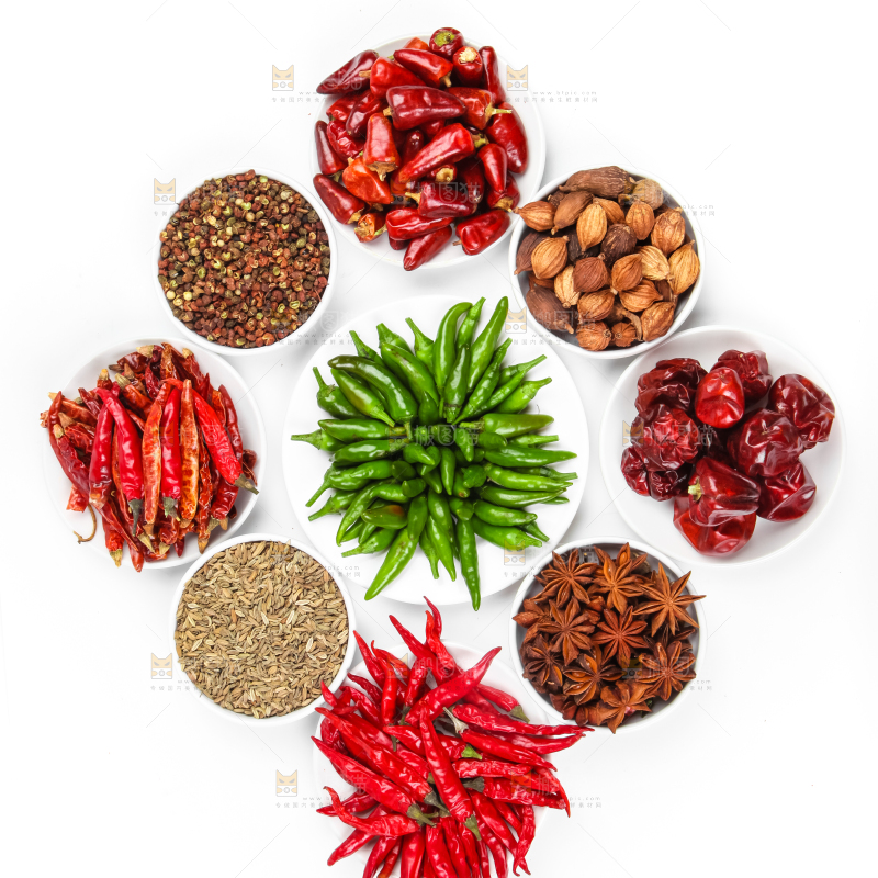 白底上放着香料组合
