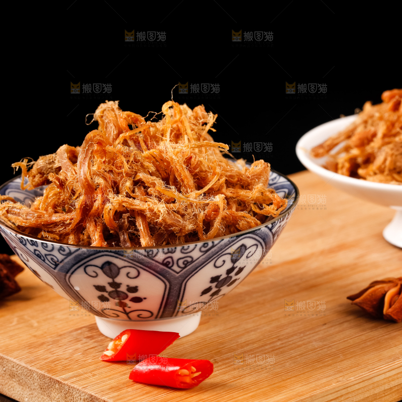 黑底上放着手撕肉干