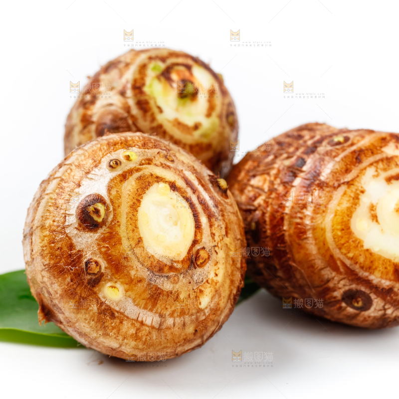 白底上的牛奶小芋头