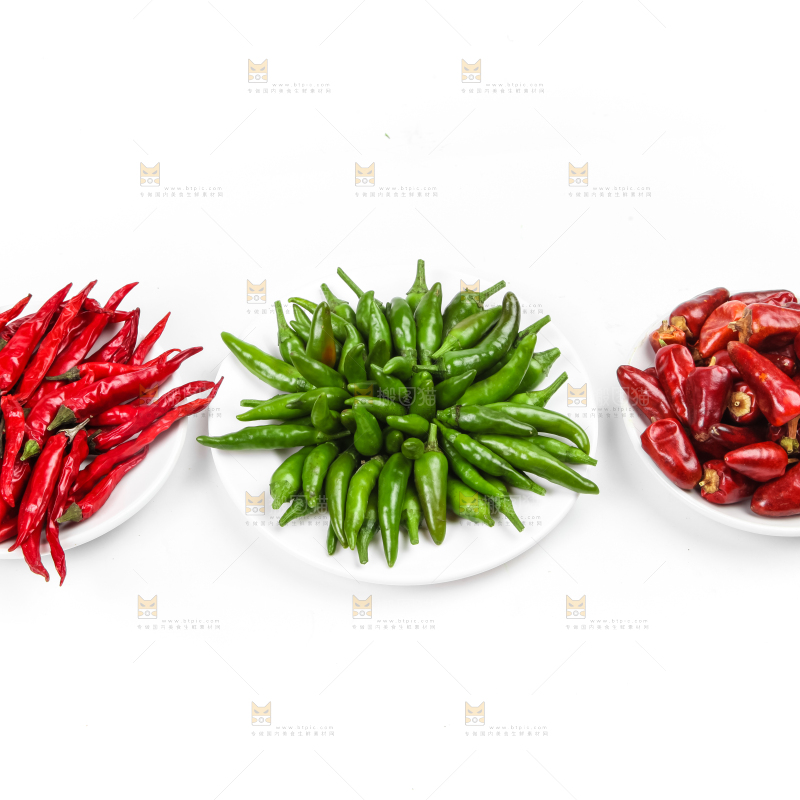 白底上放着香料组合
