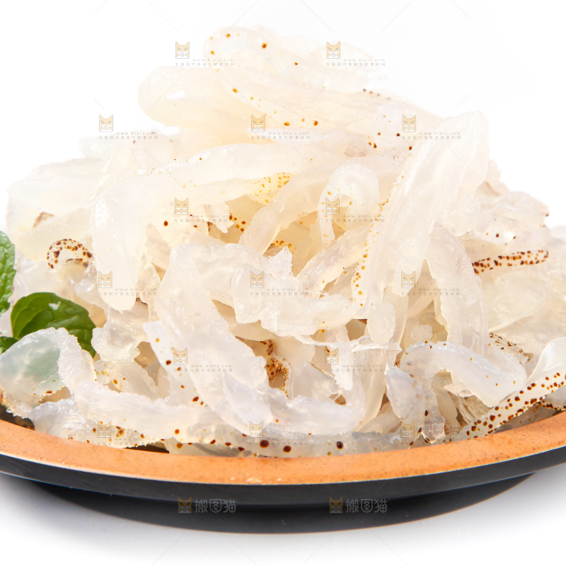 白底上的白花海蜇丝