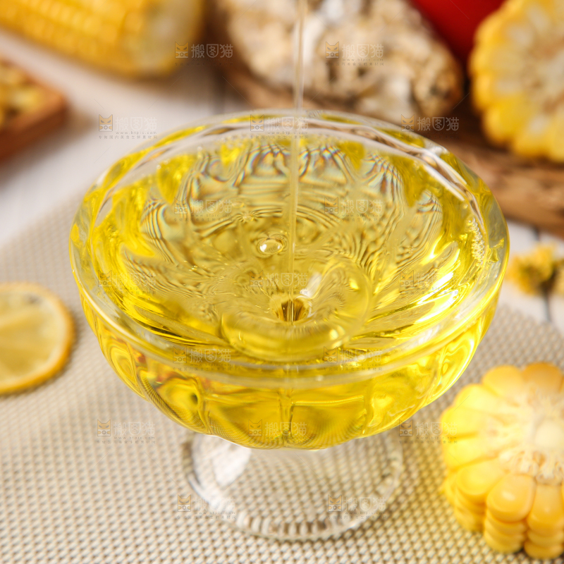 碗里装着食用油