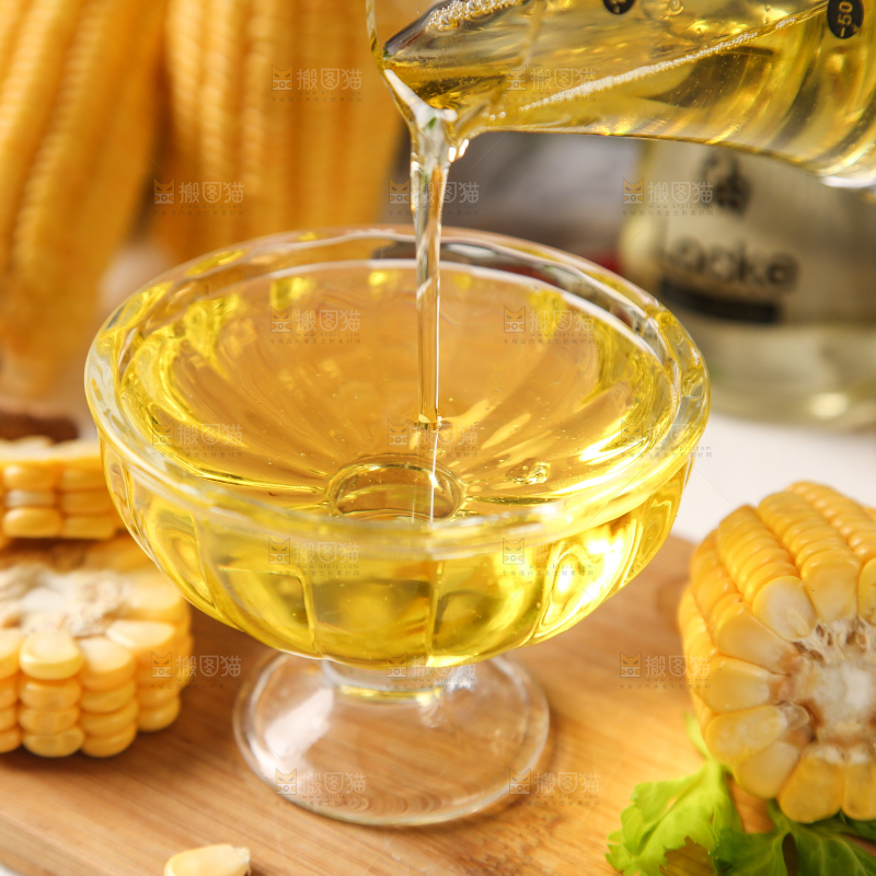 碗里装着食用油