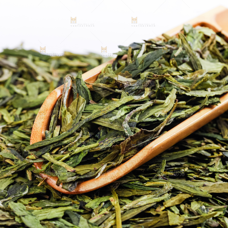 白底上的干茶叶