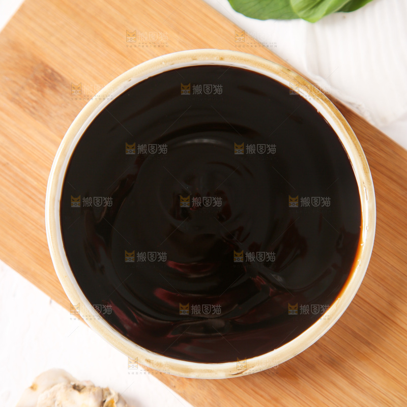 盘子里的蚝油