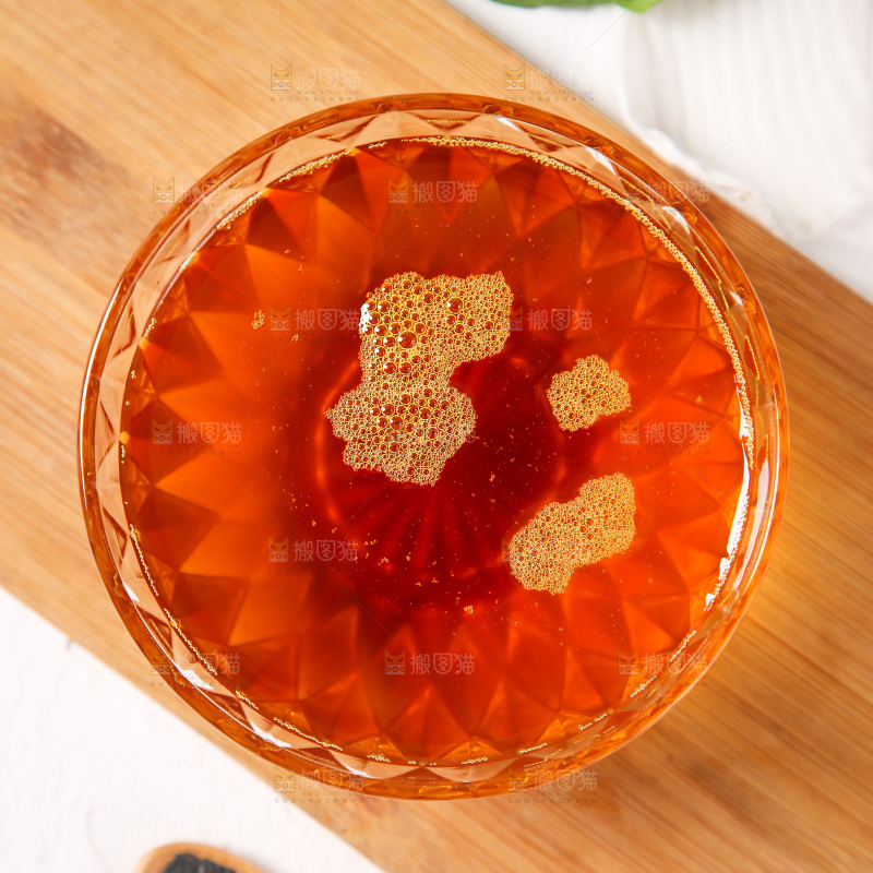 碟子里的料酒