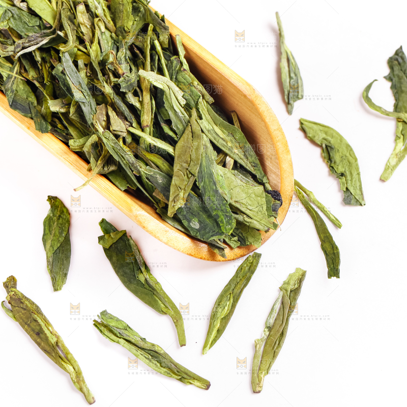 白底上的干茶叶
