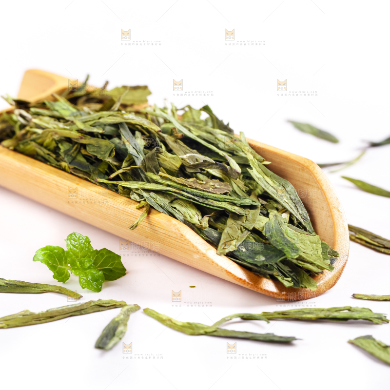 白底上的干茶叶