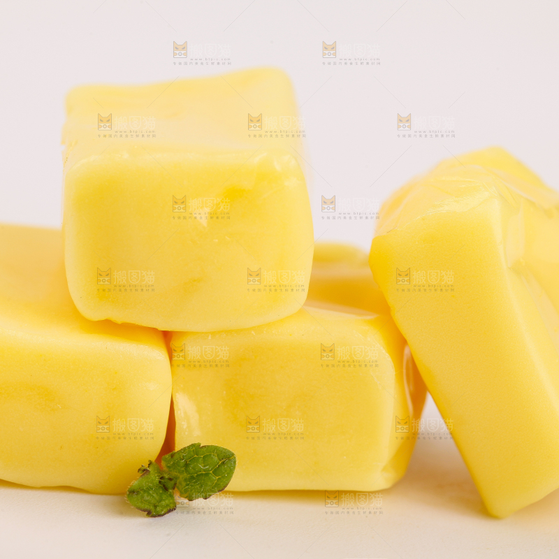 白底上的榴莲味糖果