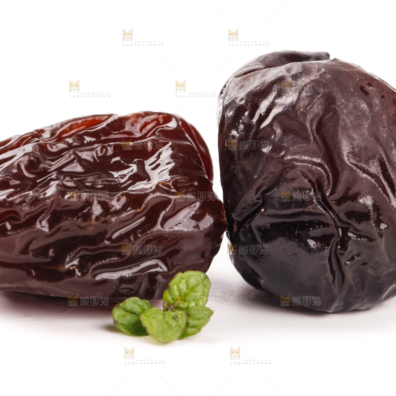 白底上放着无核蜜枣