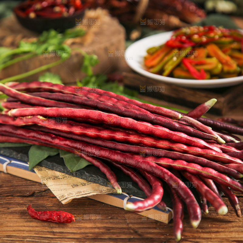 盘子里的紫豆角