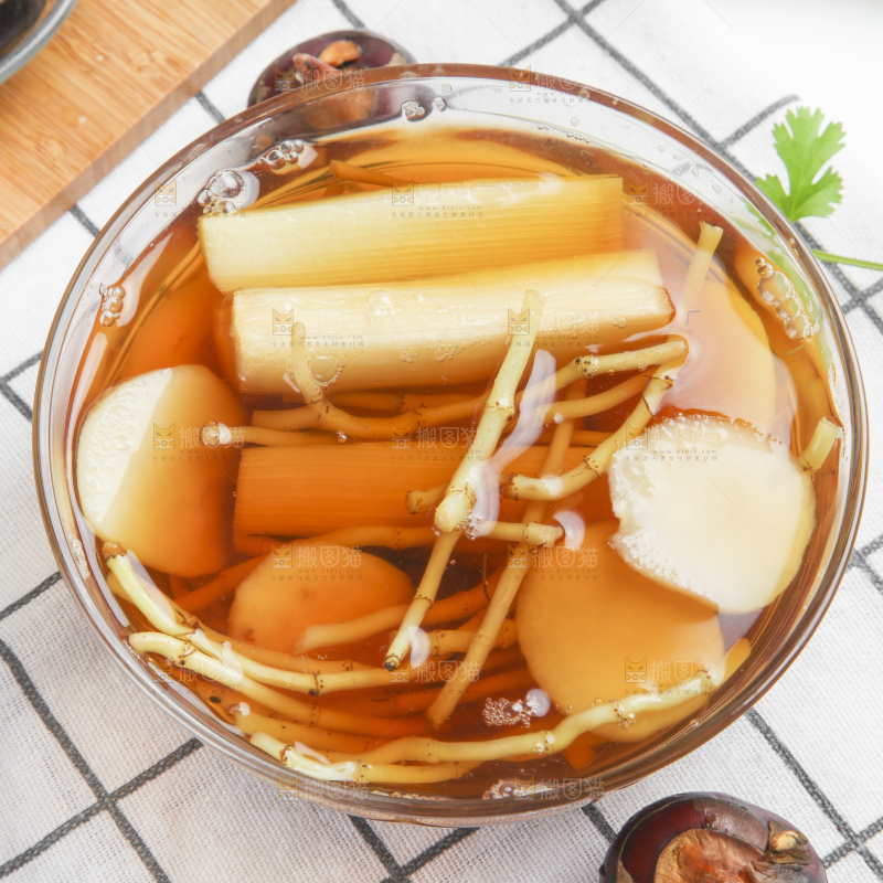 碗里装着腌生姜