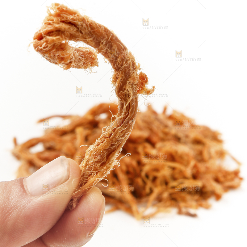 白底上放着猪肉干