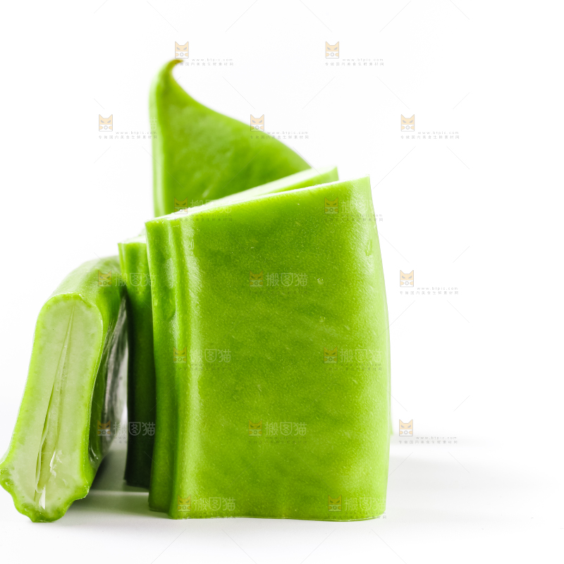 白底上放着刀豆