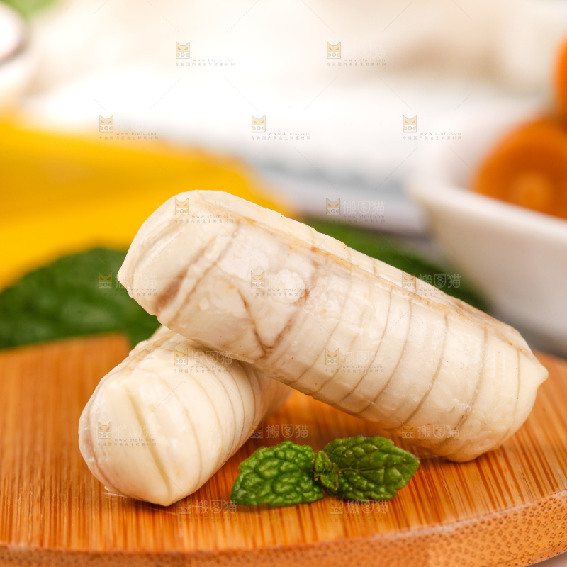 木板上的大虾酥糖