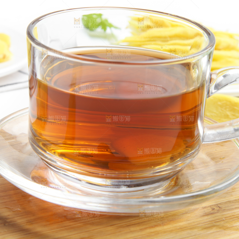 杯子里的红糖姜茶