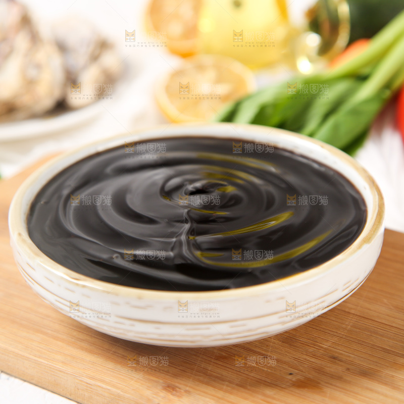 盘子里的蚝油