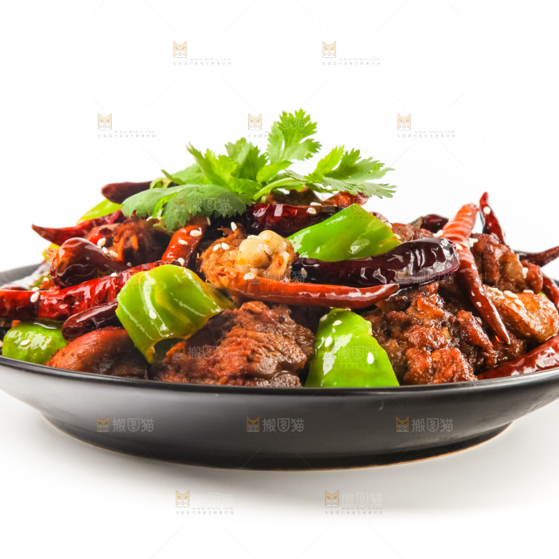 碗里装着香辣鸡煲